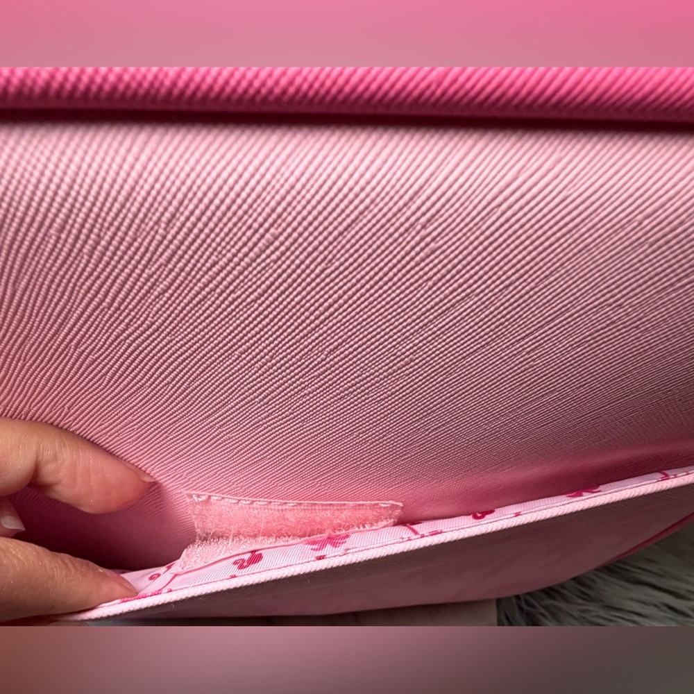 Impressions Vanity BARBIE Pink Cosmetic Bag W/Removable Dividers - Picture 4 of 9